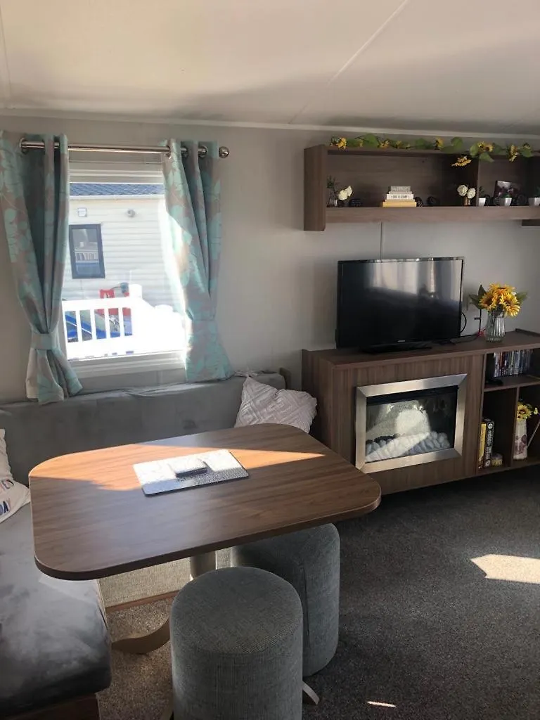 Lunas Chill Pad location